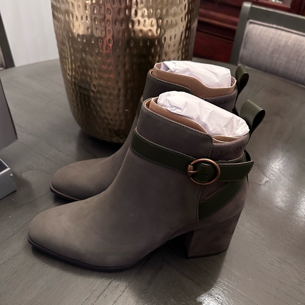 VIONIC Tenley Women's Mid Shaft Ankle Boot - Picture 12 of 14